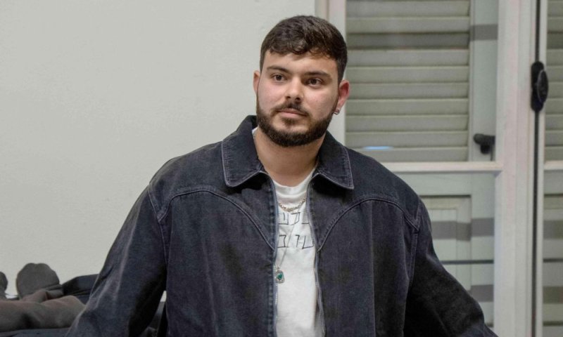 שנה לשחרורו: שורד השבי משיק קולקציה שמבטאת את החוויות הקשות