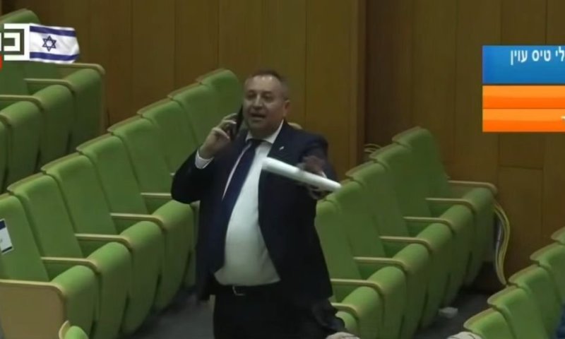 מהומה בכנסת: "סידרתי לך מיטת אשכבה!". צפו