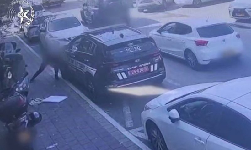 כתב אישום: רוכב אופנוע קיבל דו"ח - וניקב את גלגלי הניידת