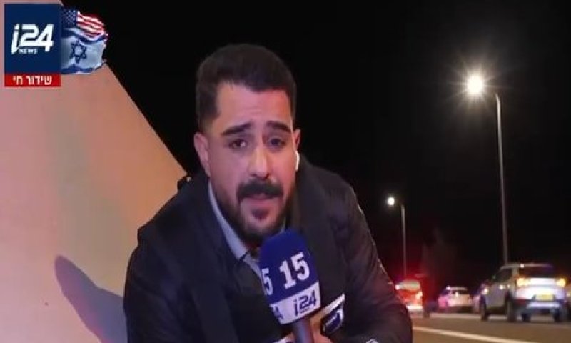 רק בישראל: הכתב נשכב על הכביש באמצע דיווח. צפו