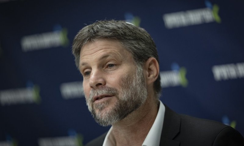 סמוטריץ' מטיל מס של 3 מיליארד שקל על הבנקים