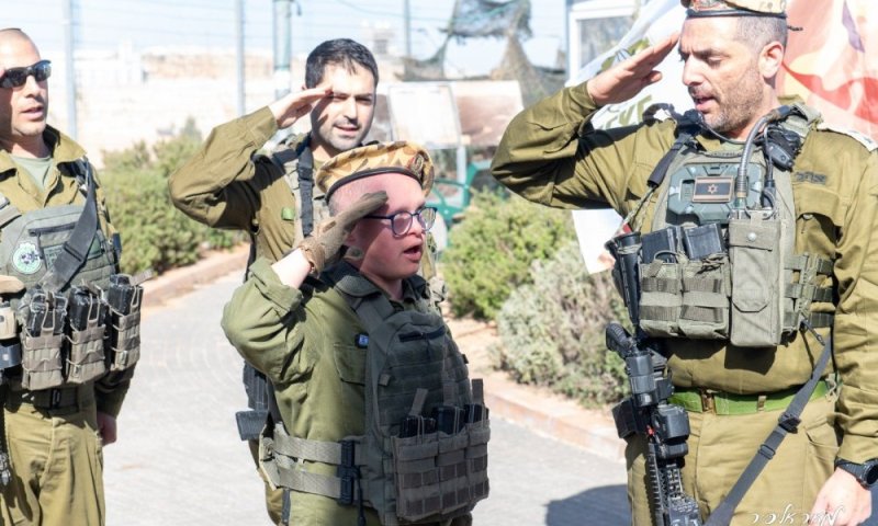 מרגש:  בן 22 עם תסמונת דאון הפך לחייל ביחידת &ldquo;מבצר&rdquo;