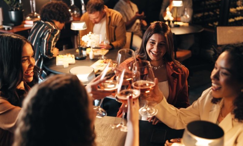 חייבים לצאת בחמישי בערב? יש טרנד חדש שיחליף את ה-FOMO