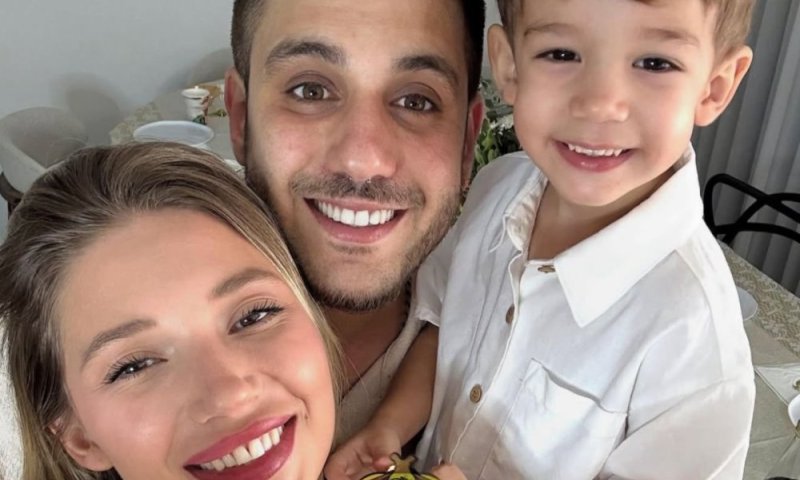 "ושכולם יהיו בריאים": קווין רובין מלמד את בנו לומר "שמע ישראל"