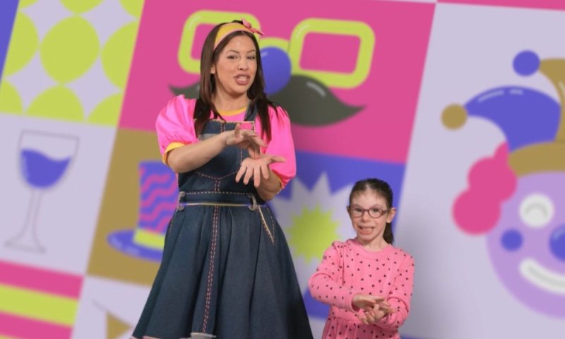 בשכונה של אביה: אוסף שירי פורים בשפת הסימנים. צפו