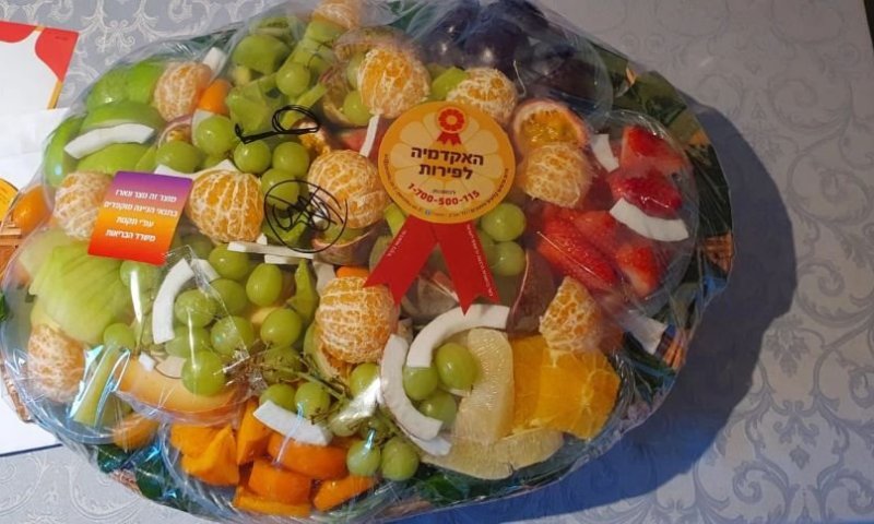 מגשי הפירות הלוהטים של הקיץ: האקדמיה לפירות כובשת את השולחן