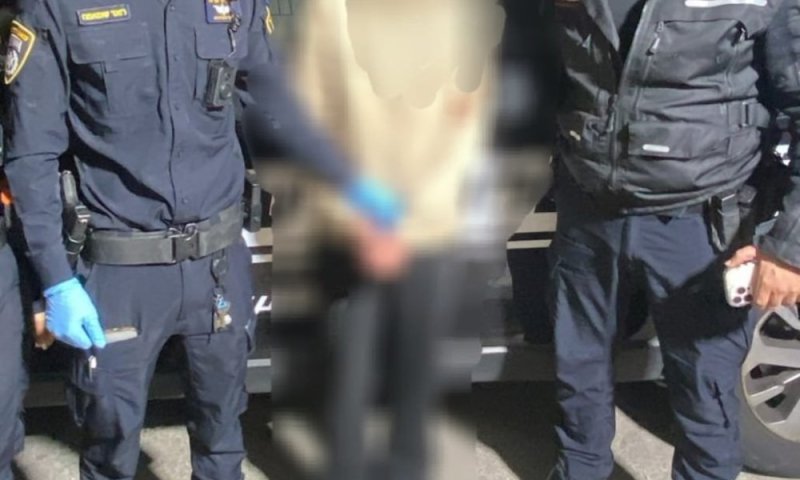 נתפס בארון הבגדים: נעצר חשוד בתקיפת קטין בת"א. צפו