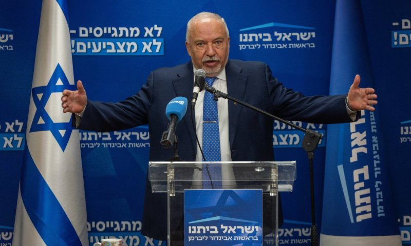 ליברמן בעקיצה לבנט ולפיד: "מפלגה עקבית עם ערכים ועמוד שדרה"