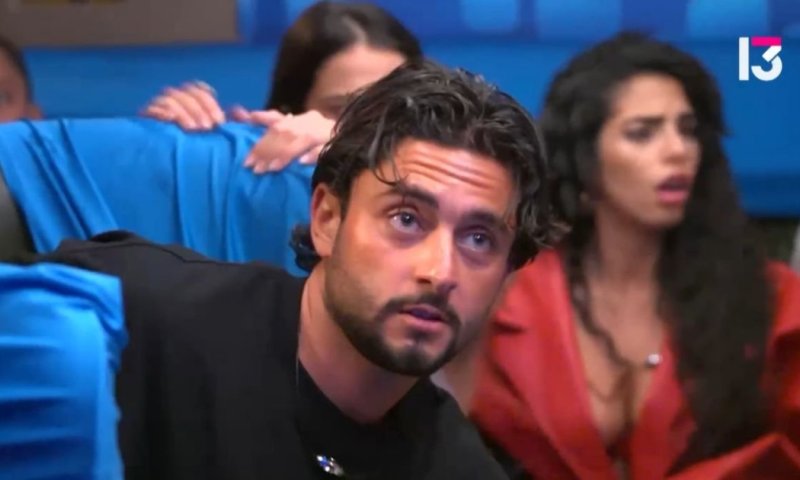 הדחה חריגה: בן אוזלבו נזרק מהאוטובוס - והצופים בהלם