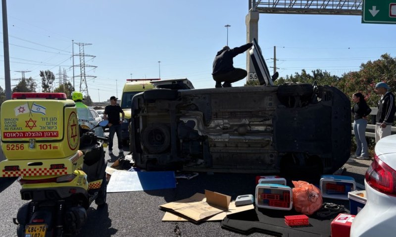 אשדוד: גבר כבן 40 נפצע קשה בתאונת דרכים אחרי שרכבו התהפך