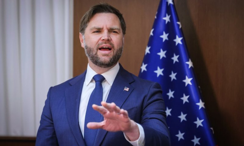 סגן נשיא ארה"ב: "מוזר לנהל מו"מ עם מדינה כמו איראן"