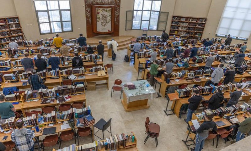 הרב הסרוג: "שלושה סדרי גמרא בישיבה? תביאו הוגים ופילוסופים"