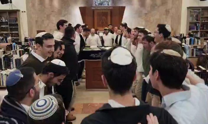 ישיבת עכו מלווה את התלמידים שיוצאים לצבא. צפו