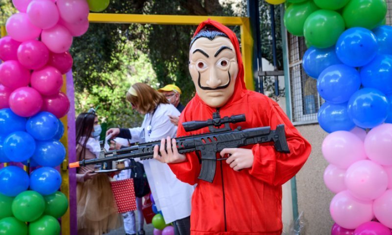 שימו לב: זה היום שבו הילדים מגיעים מחופשים לבית הספר