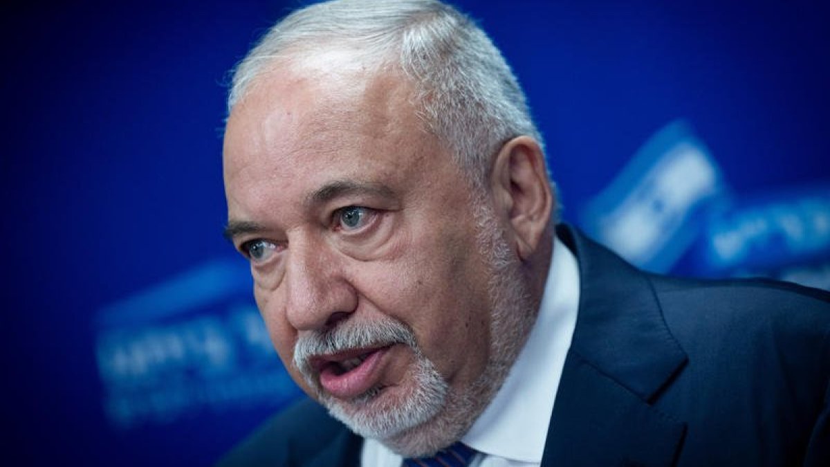 ליברמן: ממשלה קיימת על שוחד פוליטי בלבד