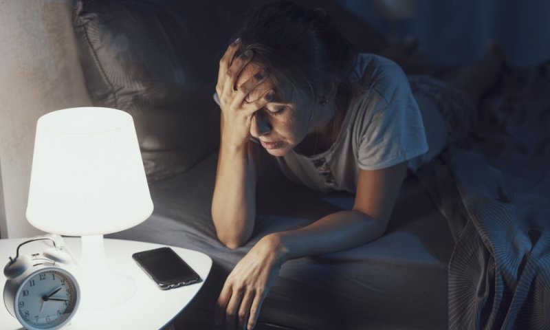 הפתרון לנדודי השינה שלכם: 9 מאכלים שיגרמו לכם להירדם בשניות