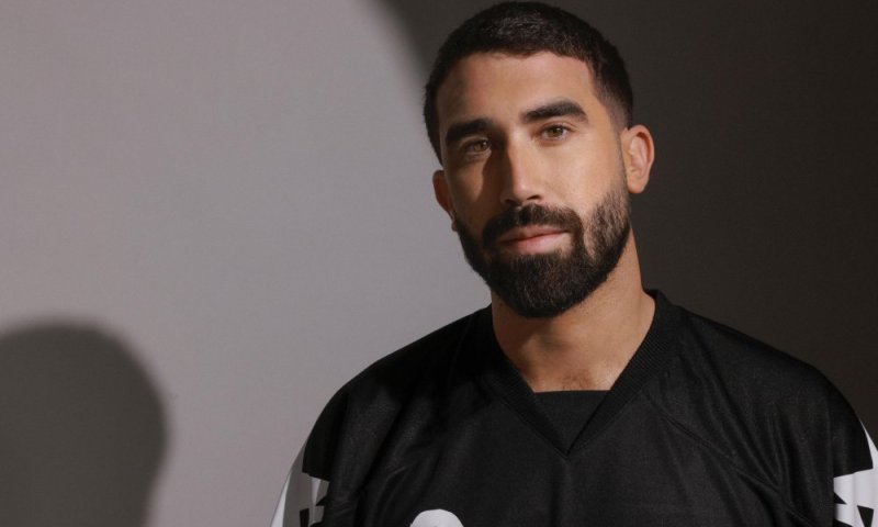 מהאולפן לזירה: בן צור מקדיש שיר חדש למתאגרף אהבת השם גורדון