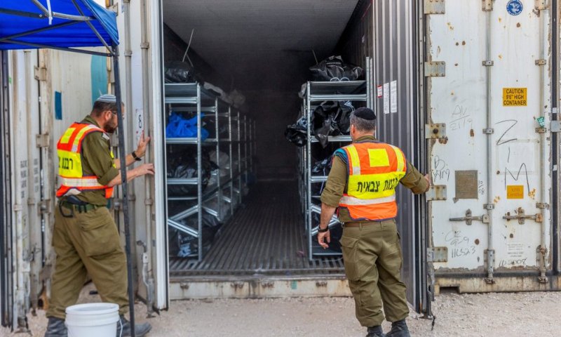"המוח שלי מערבב ריח חיטוי עם ריח של גופות"