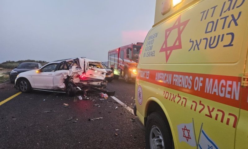 4 בני אדם נפצעו בתאונה בכביש 2 בצפון: בן 23 במצב קשה