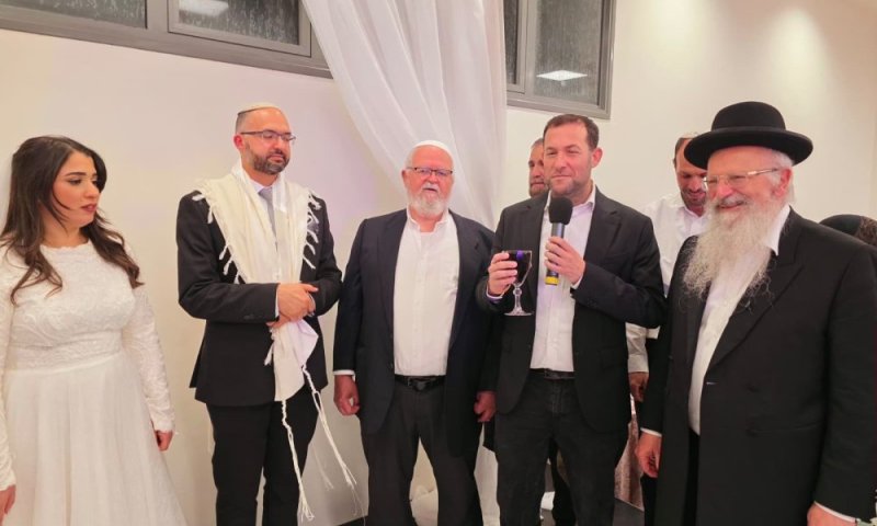  לאחר ששכל את אשתו ובנו בפיגוע רצחני &ndash; חננאל גז התחתן