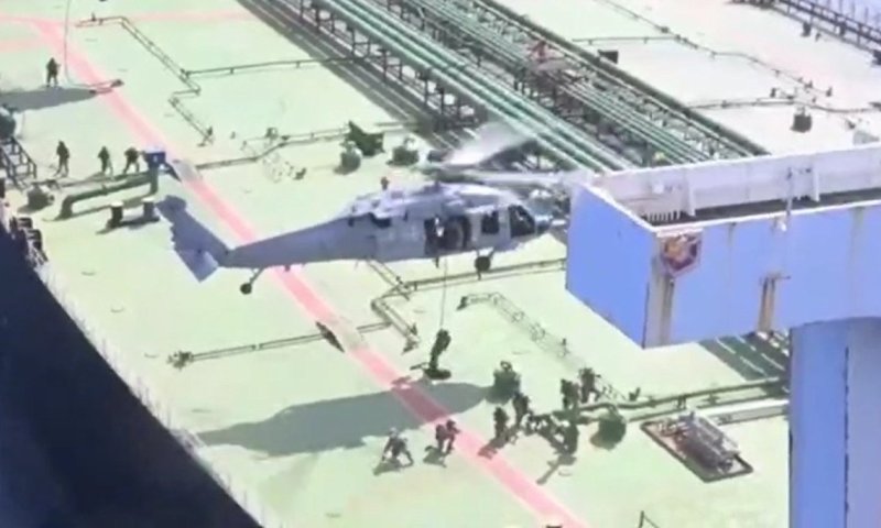 התגובה האמריקאית: כוחות מארינס משתלטים על מיכלית איראנית