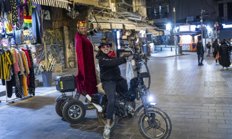 בזמן האזעקות: אלפים חגגו ברחובות ירושלים, 14 עצורים