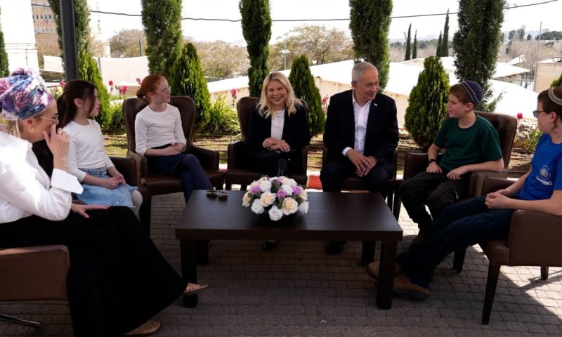 ראש הממשלה במפגש עם משפחתו של אלישע לוינשטרן
