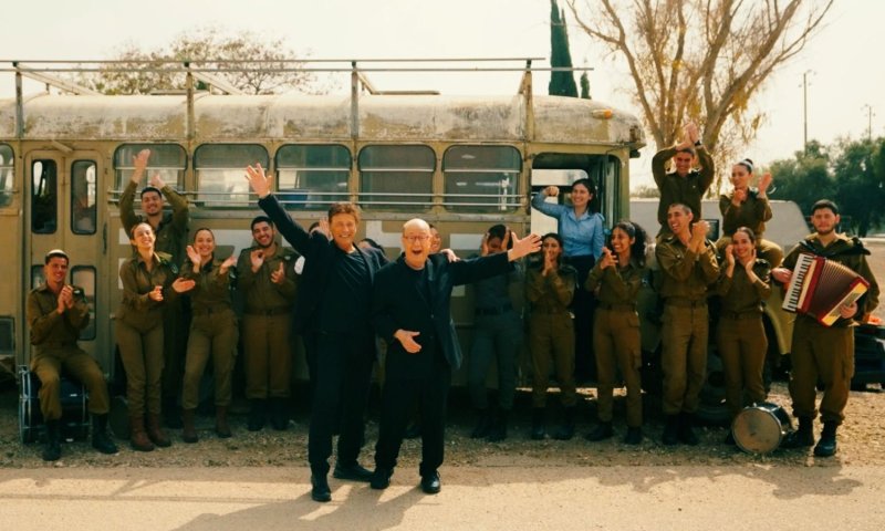 צפו: ששי קשת וטוביה צפיר בחידוש ללהיט האגדי - "הלהקה"