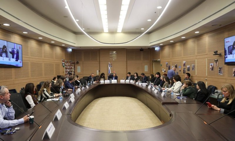 אביה של הנערה שהותקפה בנתניה משתף בכאב: "אני לא מסוגל"