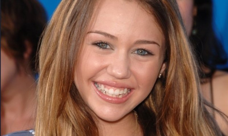 לכל מי שגדל עליה: האנה מונטנה תסגור מעגל אחרי 20 שנה