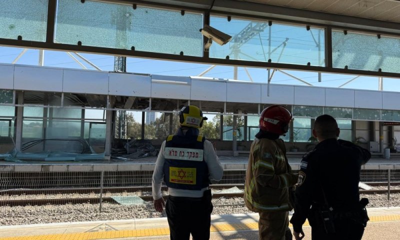 רסיסי יירוט פגעו בתחנת רכבת - תנועת הרכבות נעצרה