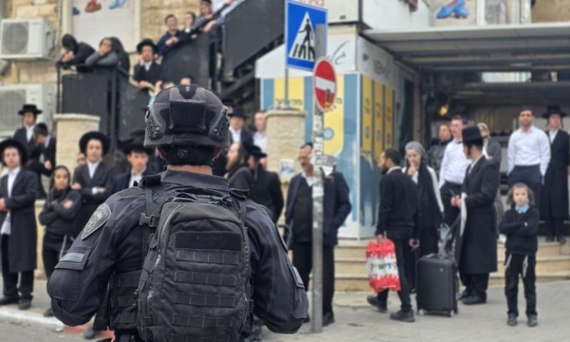 התפרעות חרדים בירושלים: מפקד המחוז השעה שוטרים