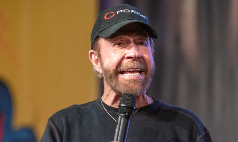 פרידה מלוחם ללא חת: צ'אק נוריס הלך לעולמו בגיל 86