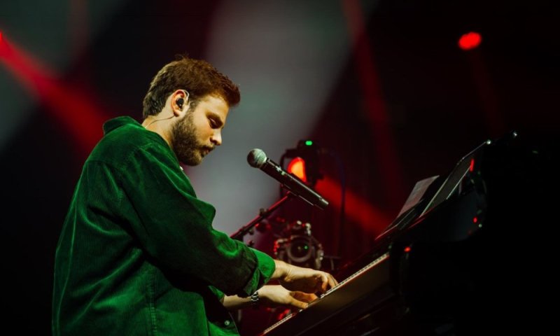 ניצחון הרוח: אלון אהל משחרר את "שיר ללא שם" שהחזיק אותו בשבי