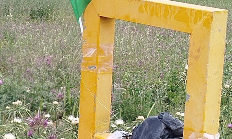 נמנע אסון: מטען משיכה חובר לדגל אש"ף בשער 'אש קודש'