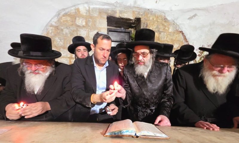 "אב"ד ויז'ניץ בקבר יוסף: ״אתם שומרים עלינו"