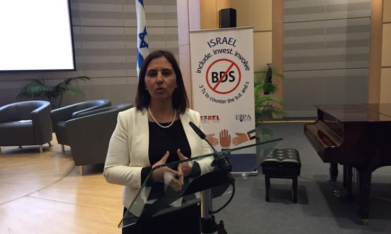 "כנראה שאם חוזרים על שקר במשך שנים אנשים מאמינים לו"