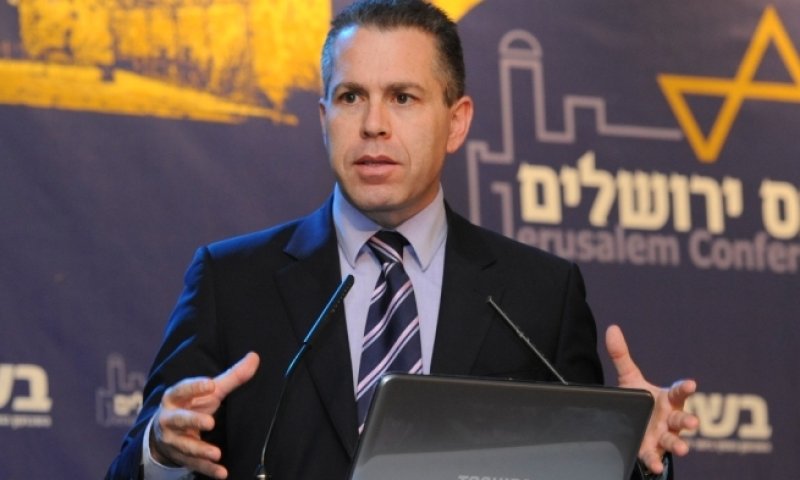 השר ארדן על התקפת בנט: "זה לא ירי בתוך הנגמ"ש?!"