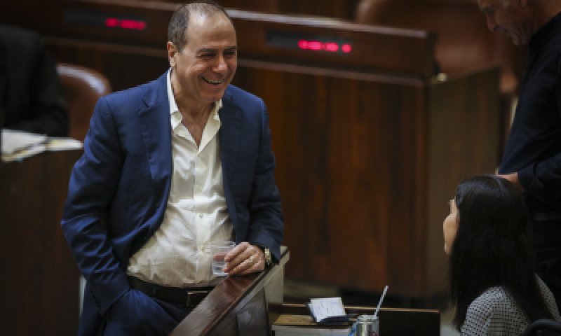 מכה לחוטובלי; שלום יכהן כשר החוץ בפועל?