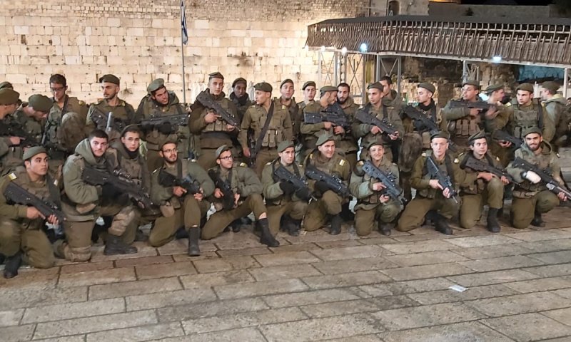 ניתוח חירום לחייל שנפצע קשה; רכבו של המחבל אותר