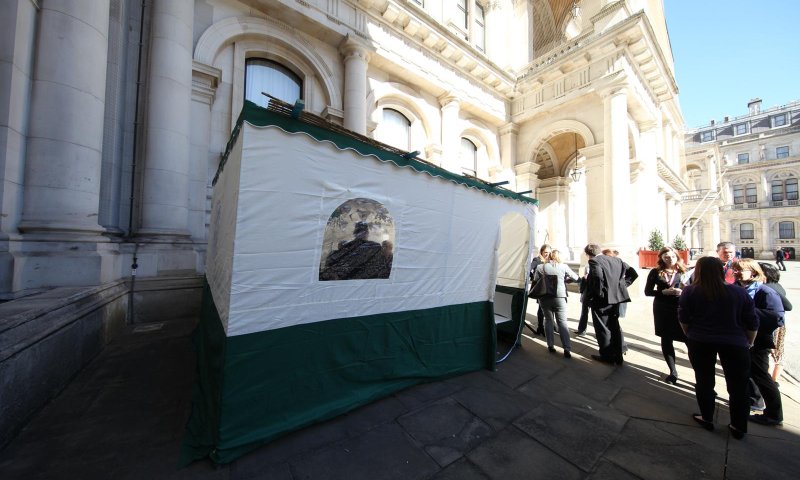 לראשונה בהיסטוריה: סוכה במשרד החוץ הבריטי בלונדון