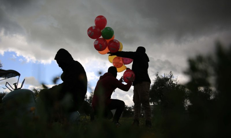 דיווח: הפלגים בעזה יפסיקו עם בלוני הנפץ