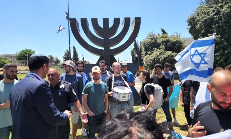 צפו: קרעי יצא ללוחמים שמפגינים מול הכנסת