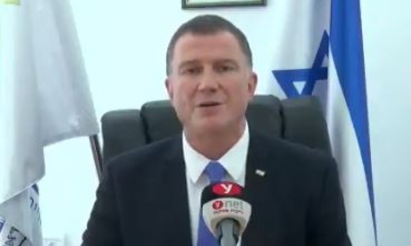 צפו: אדלשטיין שומע על התפטרות סדצקי בשידור חי