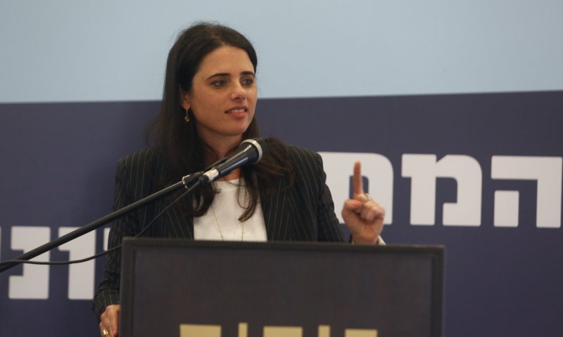 'הנוהל של שקד': פלסטינים בעלי חוב, לא ייכנסו לישראל