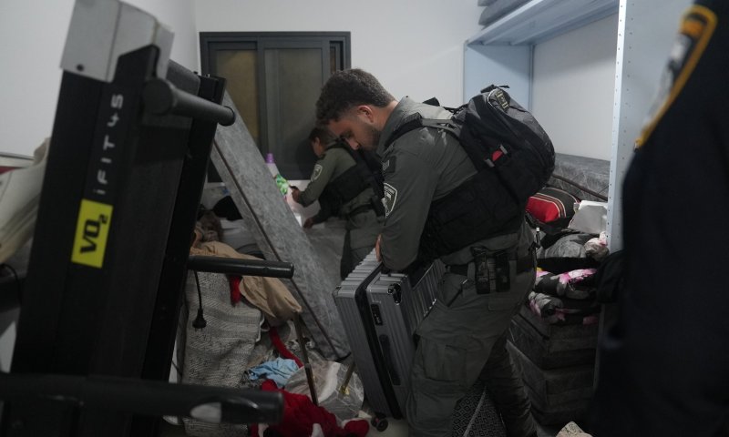 הפיגוע בשער שכם: המשטרה פשטה על בית המחבל