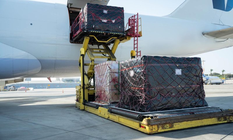 באלף מטוסים: מעל ל-120,000 טונות של ציוד צבאי