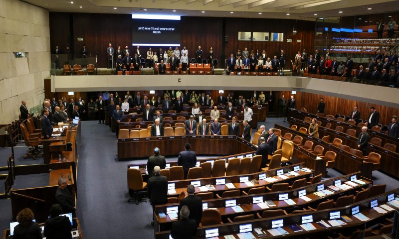 ביוזמת האופוזיציה: המליאה תכנס דיון חירום ברצח החטופים