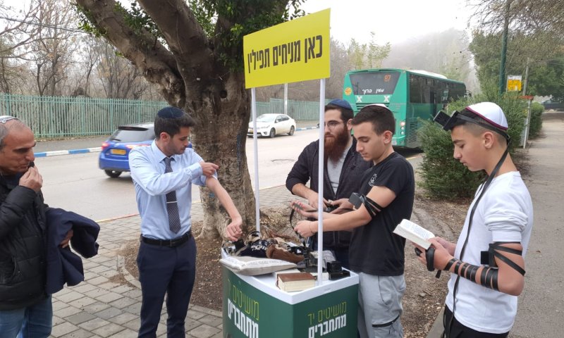 ראש העיר קרית שמונה: אצלנו מותר להניח תפילין