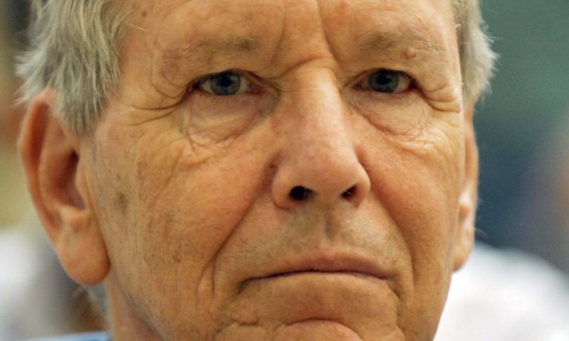 "הסופר עמוס עוז לא מבחין בין ארור המן לברוך מרדכי"